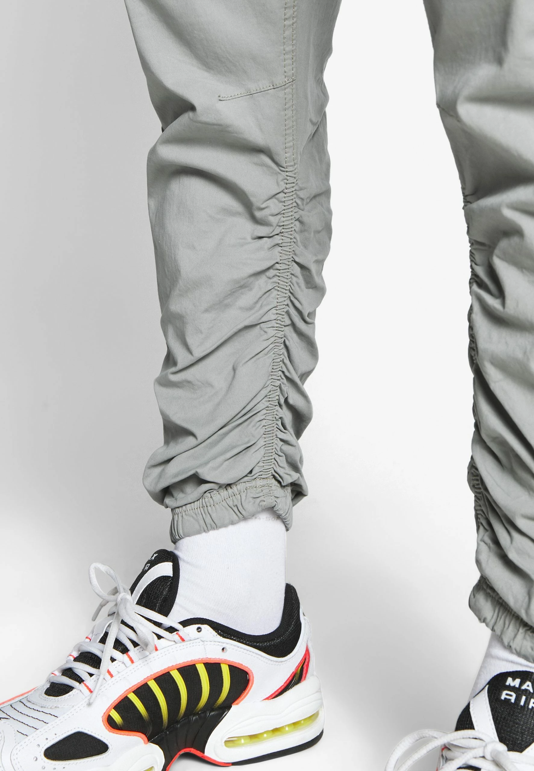 Indicode Jeans Lakeland - Pantalones Cargo - Light Grey 4 Indicode Jeans Lakeland - Pantalones Cargo - Light Grey - Imagen 4