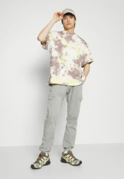 Indicode Jeans Levi - Pantalones Cargo - Light Grey -Indicode Jeans Comercio 2cade8a207ae4c3085d2befdcd363561 scaled