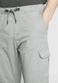 Indicode Jeans Lakeland - Pantalones Cargo - Light Grey 11 Indicode Jeans Lakeland - Pantalones Cargo - Light Grey -Indicode Jeans Comercio 39feea19d8d546a685ba52d4670effeb scaled