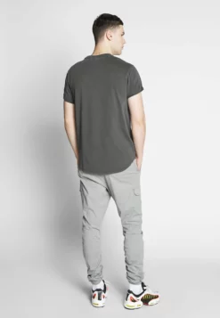 Indicode Jeans Lakeland - Pantalones Cargo - Light Grey 9 Indicode Jeans Lakeland - Pantalones Cargo - Light Grey -Indicode Jeans Comercio 687e3e1de8c84857b0f0332f6632a84d scaled