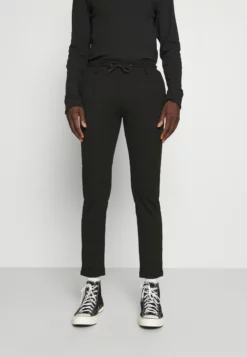 Indicode Jeans Eberlein With Rolled Up - Pantalones - Black