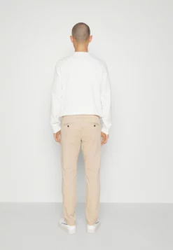 Indicode Jeans Inrafle - Pantalones Chinos - Irish Cream -Indicode Jeans Comercio 91d35348094f415babd2604783e9d398 scaled