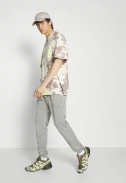 Indicode Jeans Levi - Pantalones Cargo - Light Grey -Indicode Jeans Comercio b69e7a917c20495780781dfd121c95f0 scaled