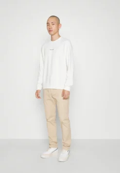 Indicode Jeans Inrafle - Pantalones Chinos - Irish Cream -Indicode Jeans Comercio b7eb493335d14a7db3339ac1577d9d95 scaled