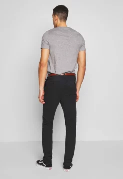 Indicode Jeans Gover - Pantalones Chinos - Black -Indicode Jeans Comercio d5633271e0324cac9221f1d7a5d900e4 scaled