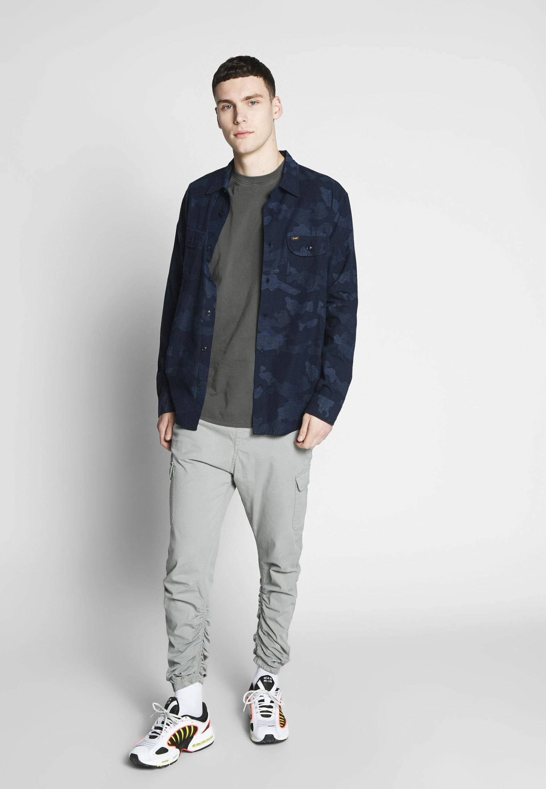 Indicode Jeans Lakeland - Pantalones Cargo - Light Grey 2 Indicode Jeans Lakeland - Pantalones Cargo - Light Grey - Imagen 2