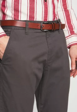 Indicode Jeans Gover - Pantalones Chinos - Dark Grey -Indicode Jeans Comercio ffc9e19c7dc54a628200ac35623373cf scaled